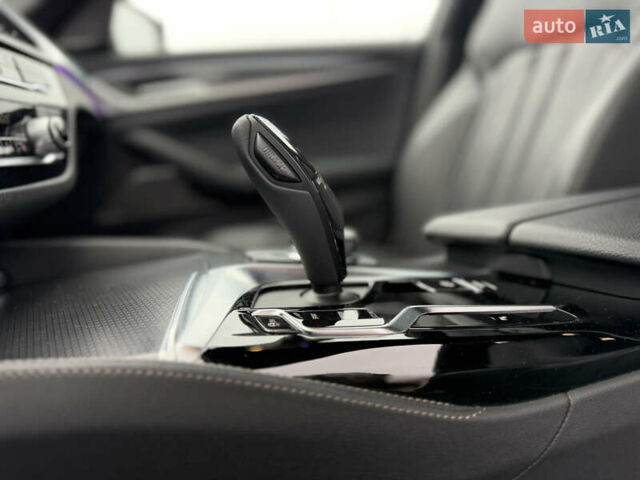 Серый БМВ 5 Серия, объемом двигателя 2 л и пробегом 27 тыс. км за 58700 $, фото 85 на Automoto.ua