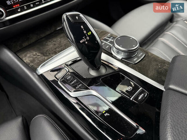 Серый БМВ 5 Серия, объемом двигателя 3 л и пробегом 4 тыс. км за 46000 $, фото 15 на Automoto.ua