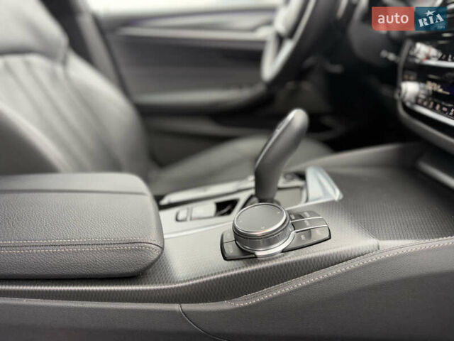 Серый БМВ 5 Серия, объемом двигателя 2 л и пробегом 27 тыс. км за 58700 $, фото 97 на Automoto.ua