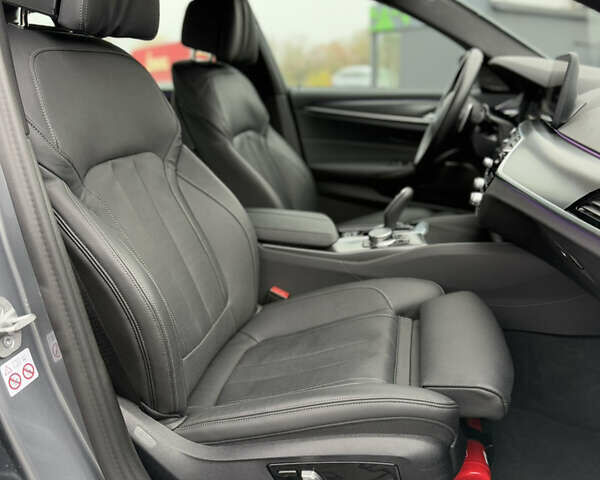 Серый БМВ 5 Серия, объемом двигателя 2 л и пробегом 27 тыс. км за 58700 $, фото 93 на Automoto.ua