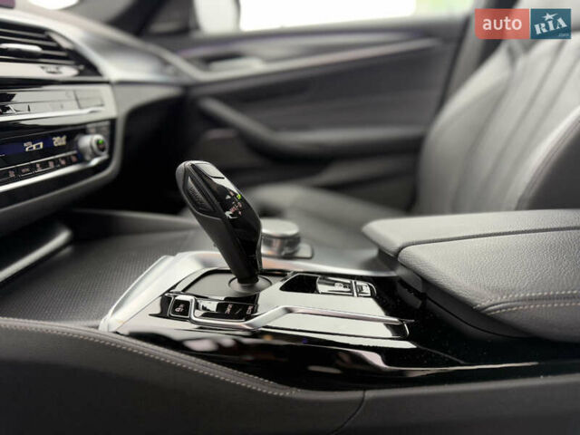 Серый БМВ 5 Серия, объемом двигателя 2 л и пробегом 27 тыс. км за 58700 $, фото 84 на Automoto.ua