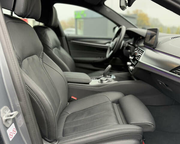 Серый БМВ 5 Серия, объемом двигателя 2 л и пробегом 27 тыс. км за 58700 $, фото 92 на Automoto.ua