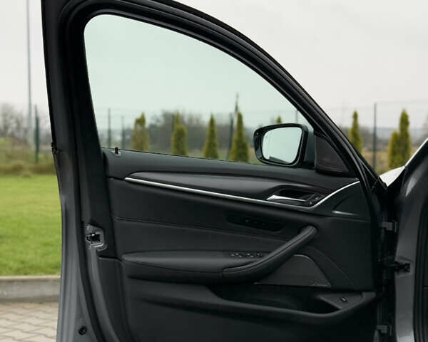 Серый БМВ 5 Серия, объемом двигателя 2 л и пробегом 27 тыс. км за 58700 $, фото 70 на Automoto.ua