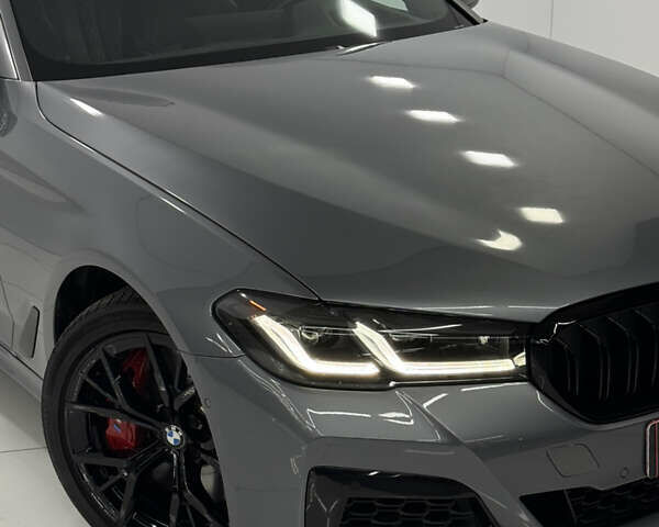 БМВ 5 Серия 2023 в Одессе на Automoto.ua Серый БМВ 5 Серия, объемом двигателя 3 л и пробегом 28 тыс. км за 56900 $, фото 2 на Automoto.ua
