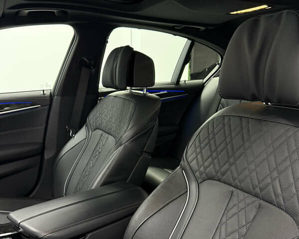 БМВ 5 Серия 2023 в Одессе на Automoto.ua Серый БМВ 5 Серия, объемом двигателя 3 л и пробегом 28 тыс. км за 56900 $, фото 15 на Automoto.ua