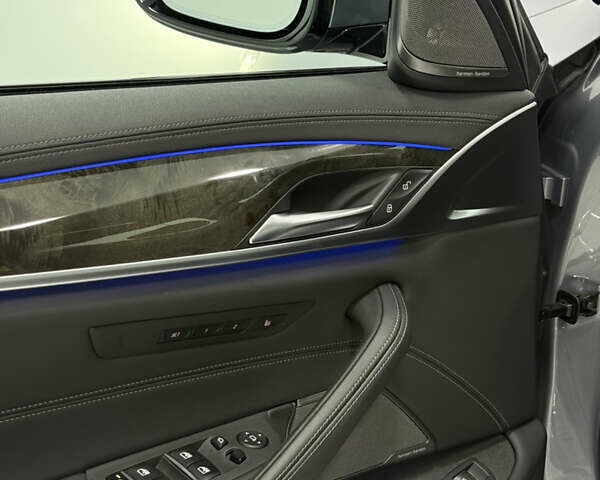 БМВ 5 Серия 2023 в Одессе на Automoto.ua Серый БМВ 5 Серия, объемом двигателя 3 л и пробегом 28 тыс. км за 56900 $, фото 10 на Automoto.ua