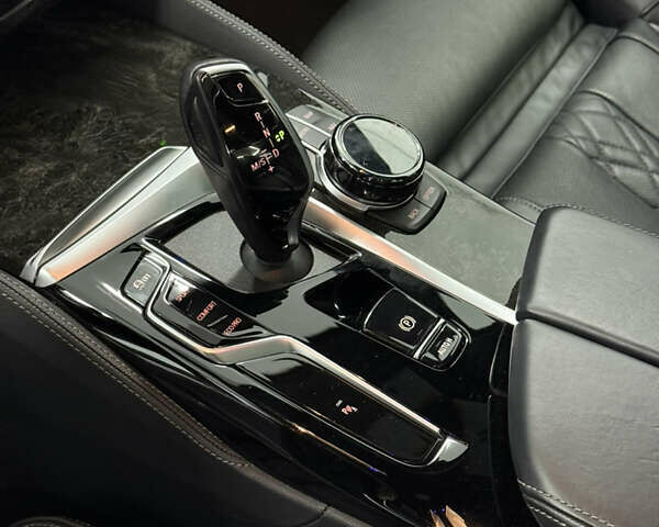 БМВ 5 Серия 2023 в Одессе на Automoto.ua Серый БМВ 5 Серия, объемом двигателя 3 л и пробегом 28 тыс. км за 56900 $, фото 16 на Automoto.ua