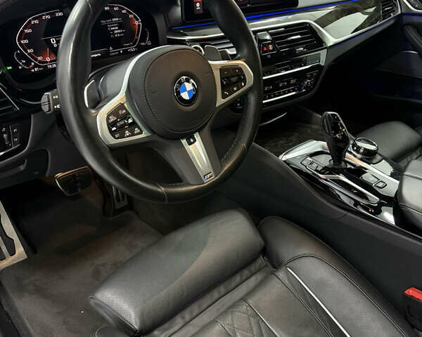 БМВ 5 Серия 2023 в Одессе на Automoto.ua Серый БМВ 5 Серия, объемом двигателя 3 л и пробегом 28 тыс. км за 56900 $, фото 12 на Automoto.ua