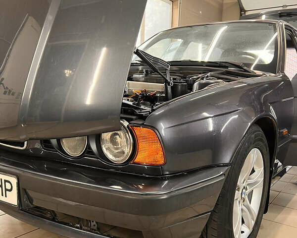 Серый БМВ 5 Серия, объемом двигателя 2.5 л и пробегом 330 тыс. км за 4900 $, фото 10 на Automoto.ua