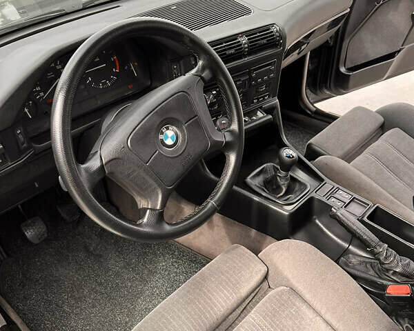 Серый БМВ 5 Серия, объемом двигателя 2.5 л и пробегом 330 тыс. км за 4900 $, фото 1 на Automoto.ua