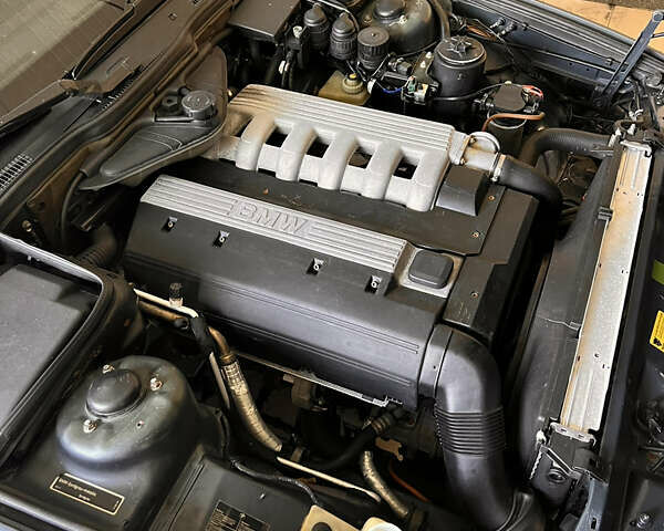 Серый БМВ 5 Серия, объемом двигателя 2.5 л и пробегом 330 тыс. км за 4900 $, фото 12 на Automoto.ua