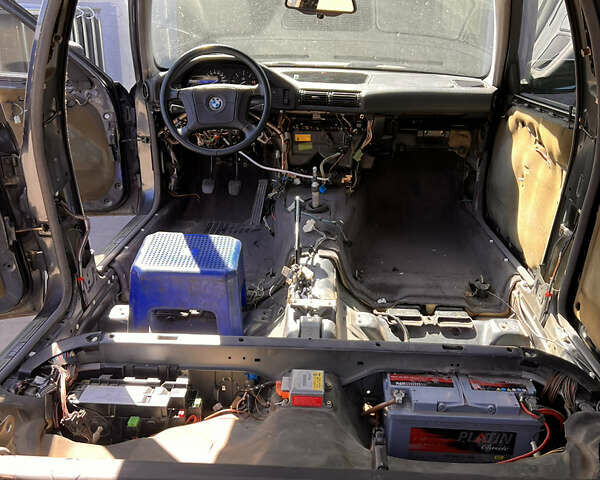 Серый БМВ 5 Серия, объемом двигателя 2.5 л и пробегом 330 тыс. км за 4900 $, фото 16 на Automoto.ua