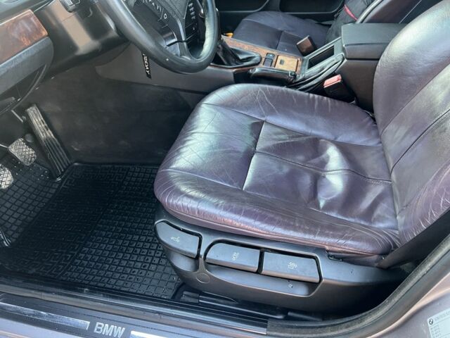 Серый БМВ 5 Серия, объемом двигателя 2 л и пробегом 290 тыс. км за 3300 $, фото 11 на Automoto.ua