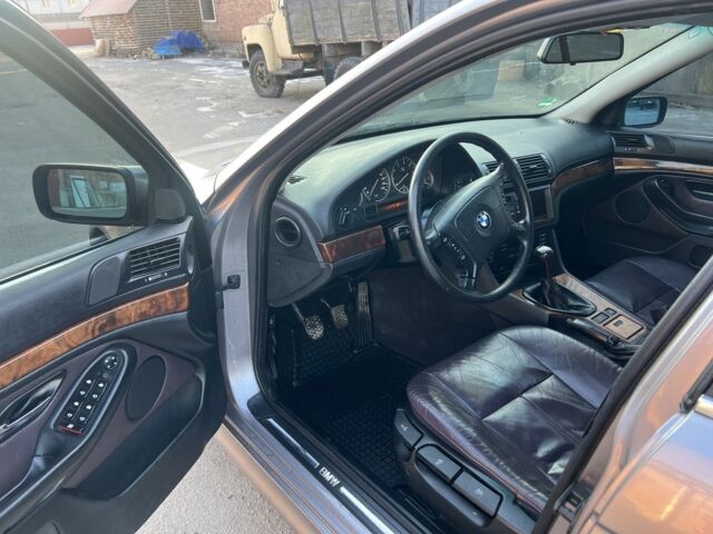 Серый БМВ 5 Серия, объемом двигателя 2 л и пробегом 290 тыс. км за 3300 $, фото 9 на Automoto.ua