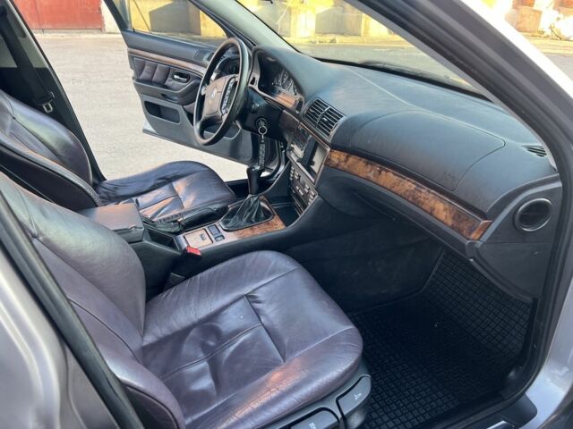 Серый БМВ 5 Серия, объемом двигателя 2 л и пробегом 290 тыс. км за 3300 $, фото 17 на Automoto.ua