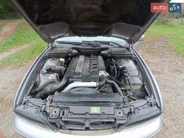 Серый БМВ 5 Серия, объемом двигателя 2.5 л и пробегом 350 тыс. км за 3500 $, фото 4 на Automoto.ua