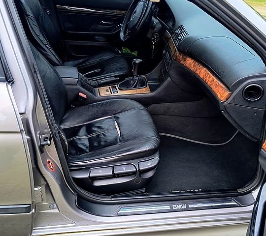 Серый БМВ 5 Серия, объемом двигателя 2.5 л и пробегом 350 тыс. км за 4000 $, фото 11 на Automoto.ua