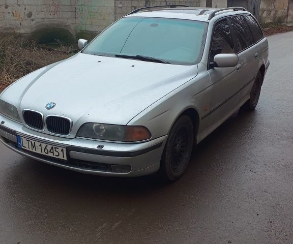 Серый БМВ 5 Серия, объемом двигателя 3 л и пробегом 500 тыс. км за 2500 $, фото 3 на Automoto.ua