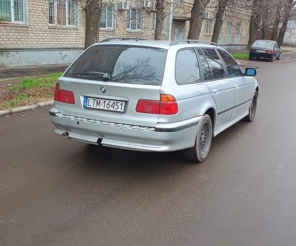 Серый БМВ 5 Серия, объемом двигателя 3 л и пробегом 500 тыс. км за 2500 $, фото 1 на Automoto.ua