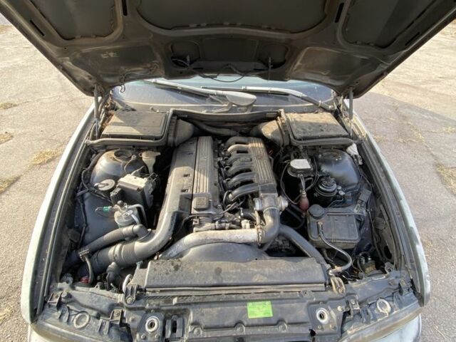 Серый БМВ 5 Серия, объемом двигателя 2.5 л и пробегом 450 тыс. км за 1850 $, фото 4 на Automoto.ua