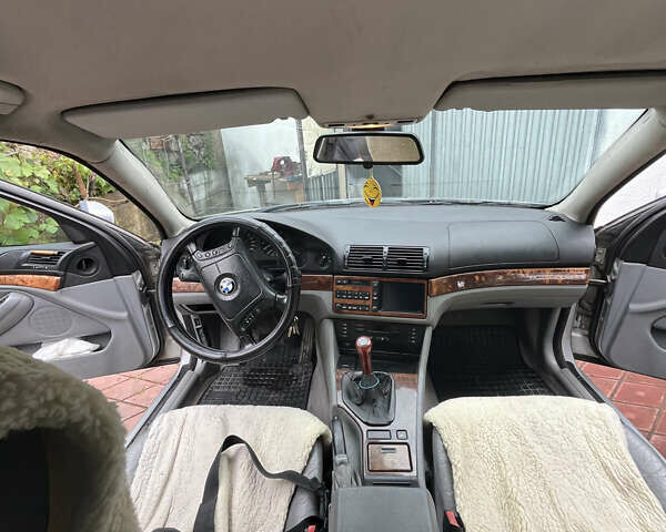 Серый БМВ 5 Серия, объемом двигателя 3 л и пробегом 360 тыс. км за 4500 $, фото 8 на Automoto.ua