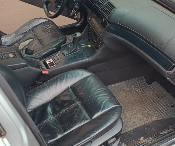 Серый БМВ 5 Серия, объемом двигателя 3 л и пробегом 500 тыс. км за 2500 $, фото 5 на Automoto.ua