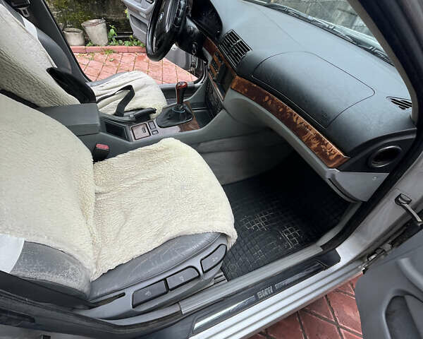 Серый БМВ 5 Серия, объемом двигателя 3 л и пробегом 360 тыс. км за 4500 $, фото 9 на Automoto.ua