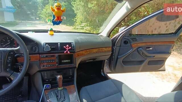 Серый БМВ 5 Серия, объемом двигателя 3 л и пробегом 287 тыс. км за 4600 $, фото 10 на Automoto.ua