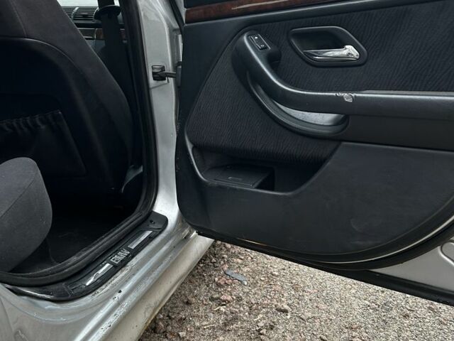 Сірий БМВ 5 Серія, об'ємом двигуна 2.5 л та пробігом 366 тис. км за 2600 $, фото 14 на Automoto.ua