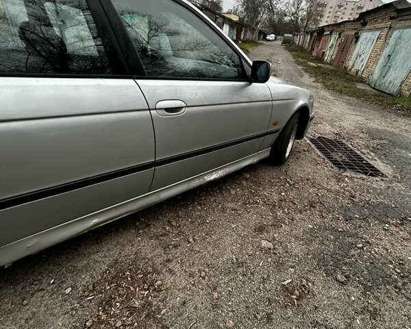 Сірий БМВ 5 Серія, об'ємом двигуна 2.5 л та пробігом 340 тис. км за 2500 $, фото 8 на Automoto.ua