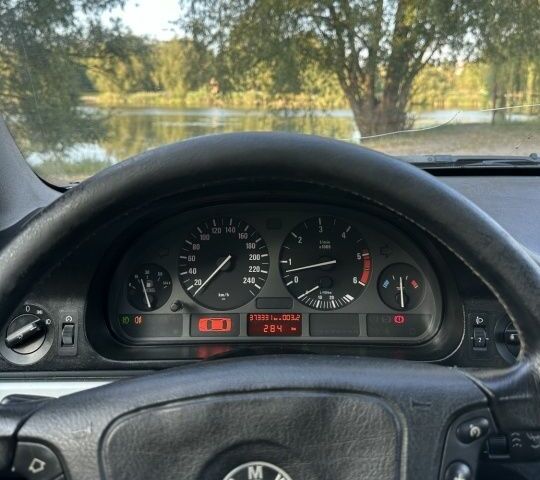 Серый БМВ 5 Серия, объемом двигателя 0 л и пробегом 330 тыс. км за 2500 $, фото 3 на Automoto.ua