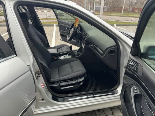 Серый БМВ 5 Серия, объемом двигателя 2 л и пробегом 300 тыс. км за 2750 $, фото 9 на Automoto.ua