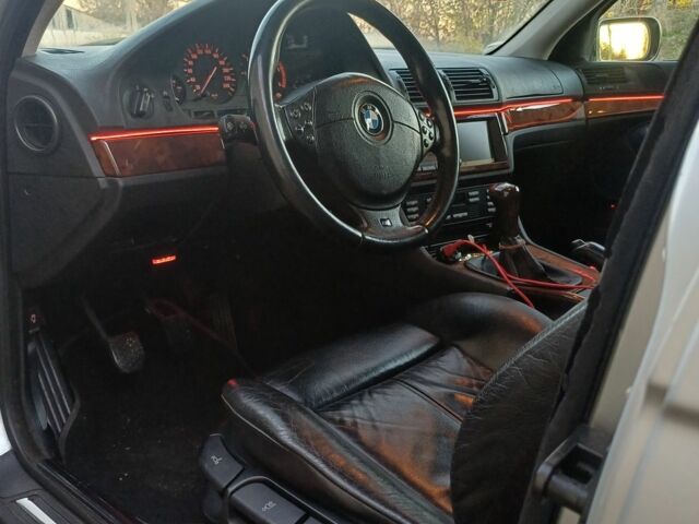 Серый БМВ 5 Серия, объемом двигателя 3 л и пробегом 340 тыс. км за 5300 $, фото 2 на Automoto.ua