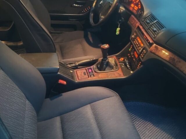 Серый БМВ 5 Серия, объемом двигателя 2 л и пробегом 500 тыс. км за 3100 $, фото 1 на Automoto.ua