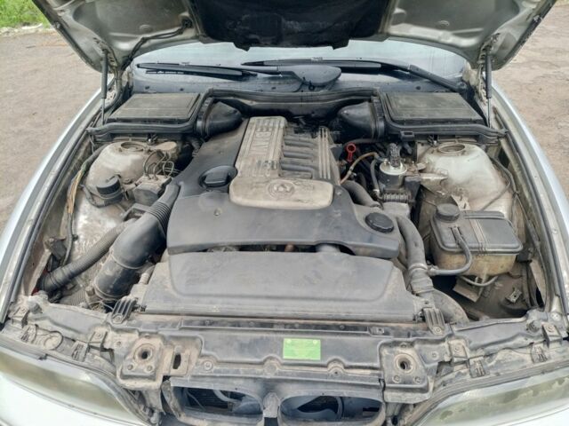 Серый БМВ 5 Серия, объемом двигателя 2.9 л и пробегом 420 тыс. км за 3200 $, фото 3 на Automoto.ua