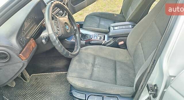 Серый БМВ 5 Серия, объемом двигателя 2.5 л и пробегом 400 тыс. км за 3300 $, фото 11 на Automoto.ua