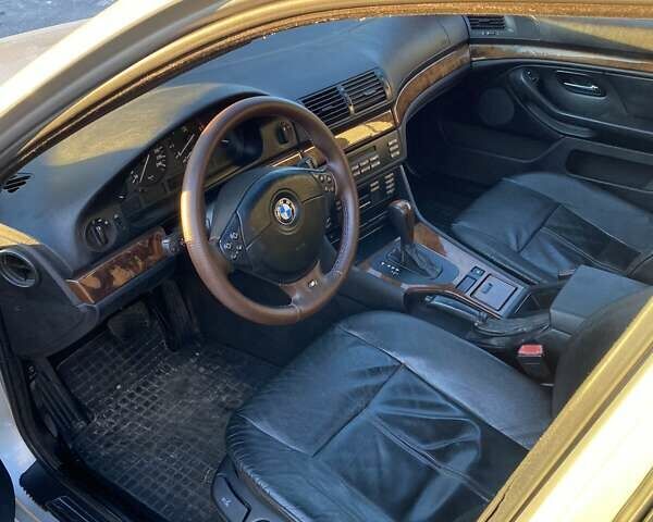 Серый БМВ 5 Серия, объемом двигателя 2.93 л и пробегом 401 тыс. км за 3800 $, фото 7 на Automoto.ua