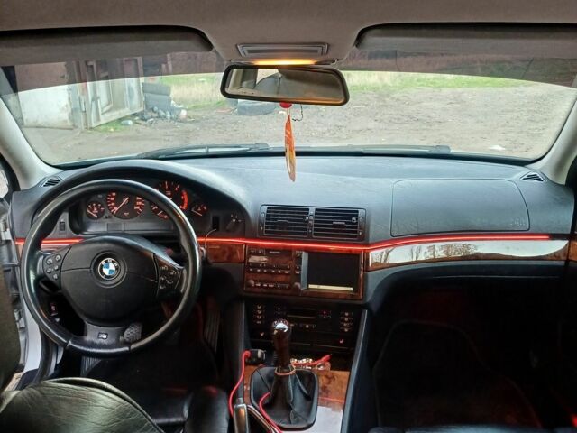 Серый БМВ 5 Серия, объемом двигателя 3 л и пробегом 340 тыс. км за 5300 $, фото 1 на Automoto.ua