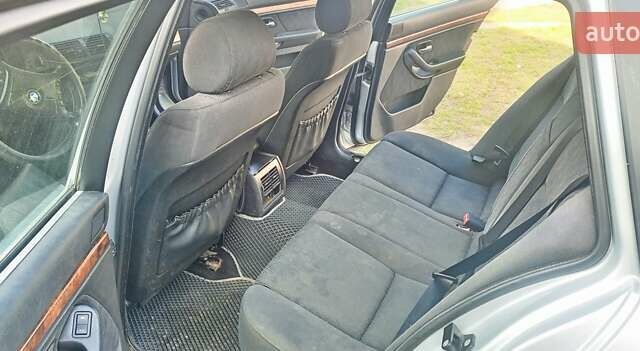 Серый БМВ 5 Серия, объемом двигателя 2.5 л и пробегом 400 тыс. км за 3300 $, фото 10 на Automoto.ua
