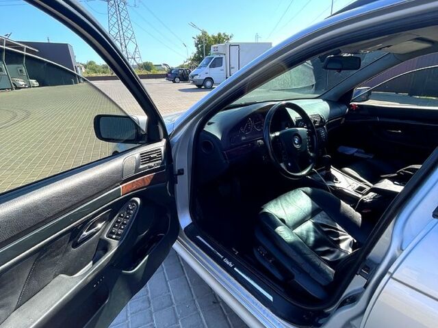 Серый БМВ 5 Серия, объемом двигателя 2.9 л и пробегом 409 тыс. км за 5000 $, фото 5 на Automoto.ua