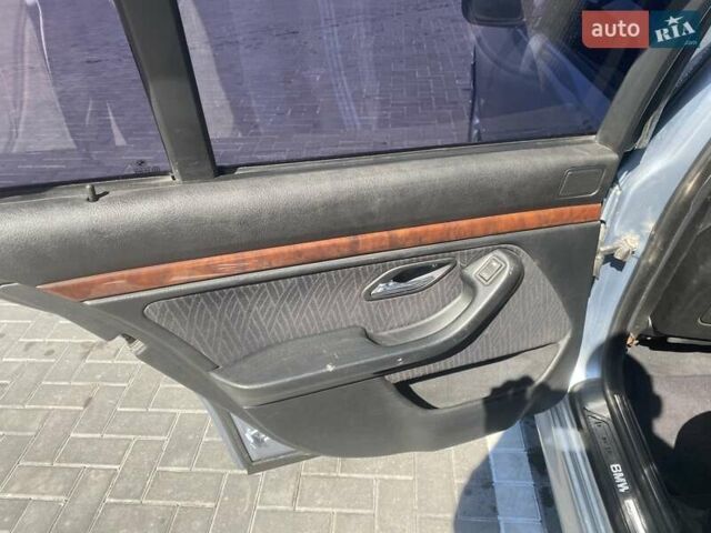 Серый БМВ 5 Серия, объемом двигателя 2.93 л и пробегом 320 тыс. км за 4700 $, фото 2 на Automoto.ua