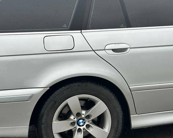 Серый БМВ 5 Серия, объемом двигателя 2.5 л и пробегом 383 тыс. км за 5500 $, фото 2 на Automoto.ua