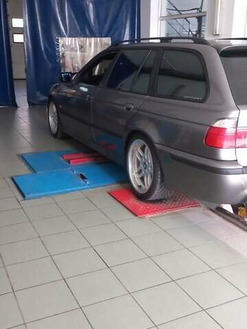 Серый БМВ 5 Серия, объемом двигателя 3 л и пробегом 364 тыс. км за 10000 $, фото 95 на Automoto.ua