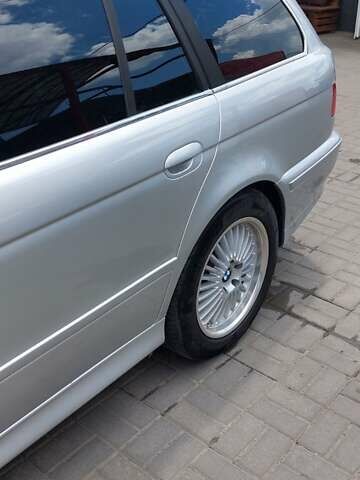 Серый БМВ 5 Серия, объемом двигателя 3 л и пробегом 320 тыс. км за 6999 $, фото 2 на Automoto.ua