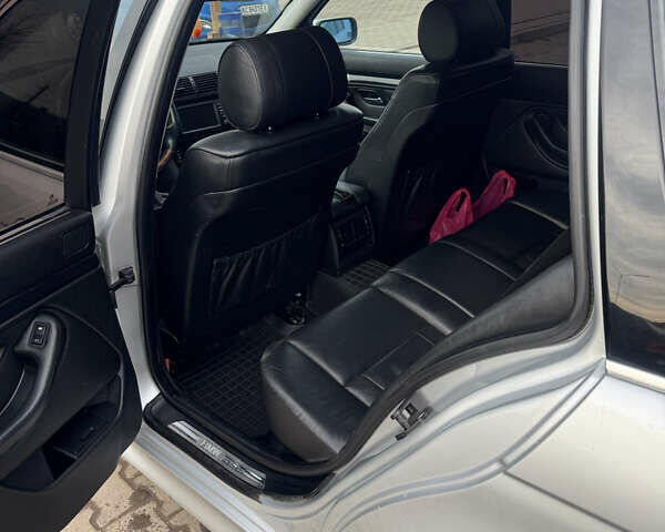 Серый БМВ 5 Серия, объемом двигателя 2.93 л и пробегом 478 тыс. км за 6000 $, фото 23 на Automoto.ua