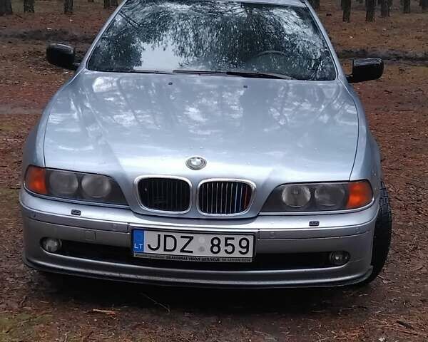 Серый БМВ 5 Серия, объемом двигателя 2.5 л и пробегом 335 тыс. км за 3700 $, фото 1 на Automoto.ua