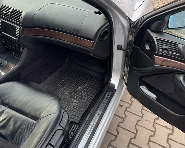 Серый БМВ 5 Серия, объемом двигателя 2.93 л и пробегом 478 тыс. км за 6000 $, фото 51 на Automoto.ua