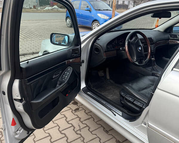 Серый БМВ 5 Серия, объемом двигателя 2.93 л и пробегом 478 тыс. км за 6000 $, фото 10 на Automoto.ua