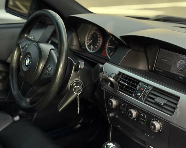 БМВ 5 Серия 2004 в Харькове на Automoto.ua Серый БМВ 5 Серия, объемом двигателя 2.5 л и пробегом 371 тыс. км за 9600 $, фото 9 на Automoto.ua