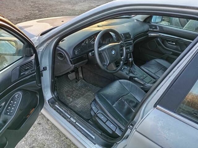 Сірий БМВ 5 Серія, об'ємом двигуна 3 л та пробігом 360 тис. км за 3000 $, фото 5 на Automoto.ua